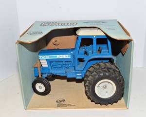 ERTL Ford TW-35 Tractor Model  112 Scale
