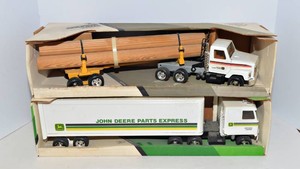 ERTL John Deere Semi Truck Models  Set of 2