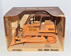 ERTL Case 1550 Dozer  116 Scale