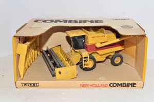 ERTL New Holland Combine  132 Scale