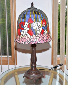 Tiffany-Style Floral Stained Glass Table Lamp