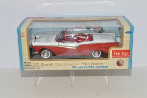 Sun Star Classic Models 1957 Ford Fairlane Skyliner  118 Scale