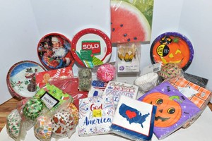 Holiday Serving Items  Assorted