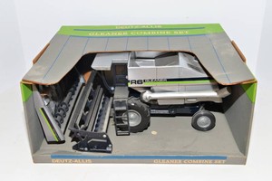 Deutz-Allis Cleaner Combine Model