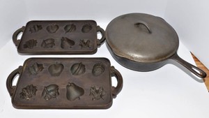 Cast Iron Cornbread Pans & Skillet