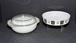 Vintage Pyrex �-Quart Dish with Lid & Federal Glass Atomic Starburst Bowl
