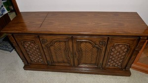 Vintage Magnavox Stereo Console  58