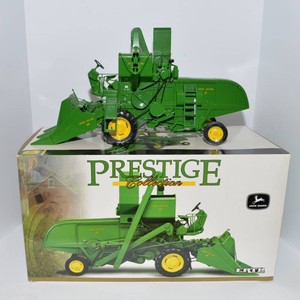 ERTL John Deere 45 Combine  Prestige Collection, 2001