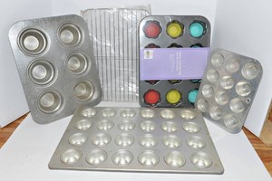 Muffin & Cupcake Tins with Cooling Rack
