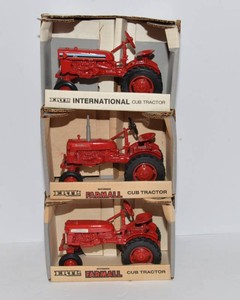 ERTL Farmall Tractors  Set of 3, 116 Scale