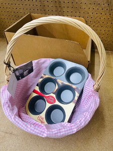 Martha, Martha, Martha  MUFFIN PAN & BASKET LOT