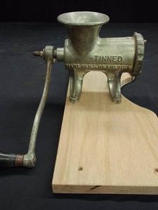 VINTAGE TINED CAST-IRON HAND CRANK MEAT GRINDER