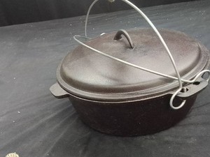 VINTAGE CAST IRON DUTCH OVEN POT