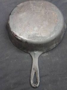WAGNER CAST IRON FRYING PAN