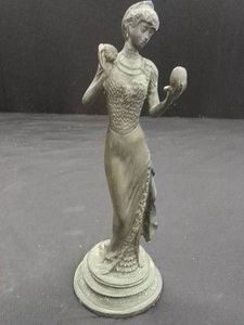 MID 20TH CENTURY BRONZE STATUE OF WOMAN WITH MIRROR
