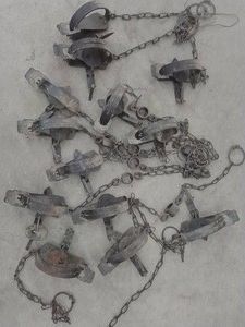 13 VINTAGE VICTORONEIDA JUMP TRAPS