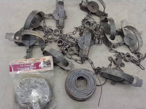 9 VINTAGE TRAPS - WIRE AND MORE