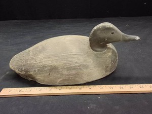 VINTAGE HAND CARVED SOFT WOOD DUCK DECOY