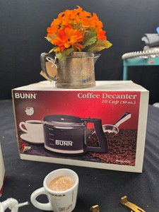 MISC SMALL CAFE DECOR LOT AND BUNN COFFEE DECANTER