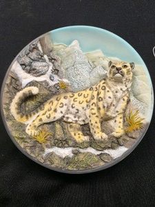 THE SNOW LEOPARD COLLECTABLE PLATE