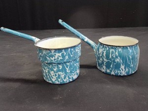 2 VINTAGE GRANITEWARE ENAMEL BLUE AND WHITE SWIRL COOKING PANS