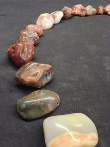 25 POLISHED AGATES AND STONES