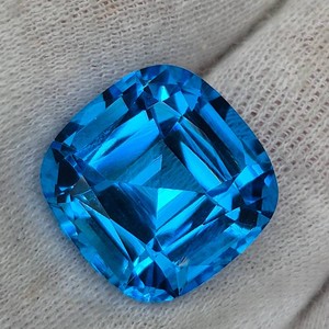 24.65 Carat Natural Electric Blue Topaz Retail $1,233