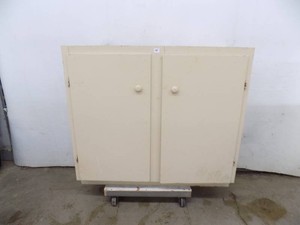 Wooden 2-Door Shop Cabinet
