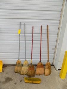 5 Straw Brooms  Halloween Props   1 Push Broom end
