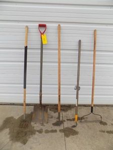 Garden Lot of 5  Dirt Shovel, 2 Hoes & Rake