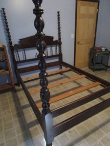 Spool Poster Bed