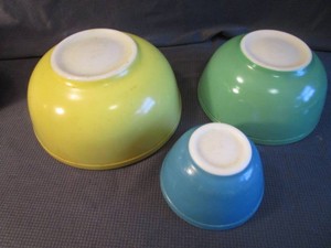 Vintage Pyrex Nesting Bowls