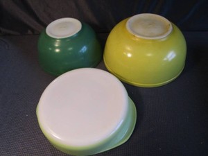 Pyrex Bowls & Round Baking Dish