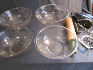 Pyrex Mixing Bowls & Baking Equipment