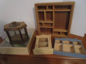 Vignette Case, Shelves