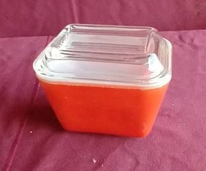 Vintage Pyrex 1-12 Cup Dish With Lid