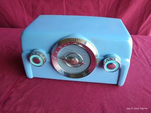 Retro Space Age Style Radio - Works