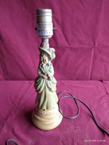 Vintage Porcelain Boudoir Table Lamp
