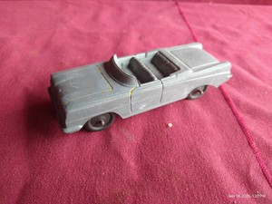 Vintage Tootsietoy Die-Cast Car