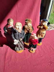 (5) Standing Figures - Mostly Carolers