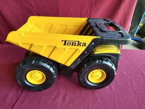 Tonka Steel Classics Toughest Mighty Dump Truck