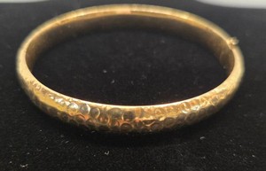 14K Gold Hammered Hinged Bangle Bracelet 9.8 Grams Vintage Style