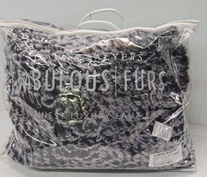 Donna Salyers Fabulous Furs Faux Fur Throw Blanket 60x80 NIP