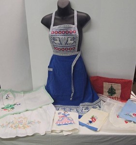 Vintage Aprons & Embroidered Kitchen Linens Mixed Lot Retro Floral