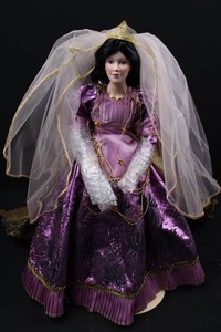 Queen Morgan Le Fay Collectible Doll With Crown & Veil - 20.5H