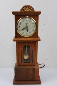 Vintage United Clock Corp. Model 385 Electric Pendulum Clock 15.5H
