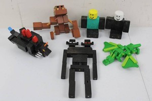 6-Piece Wooden Articulated Figure Mixed Lot