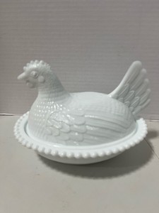 Vintage Indiana Milk Glass Hen on Nest