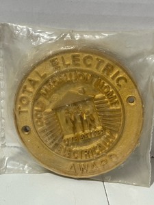 1950s Total Electric Gold Medallion Home Award Cast Metal 3