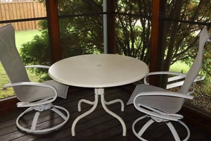 3-Piece Patio Dining Set With Round Table & Swivel Chairs
